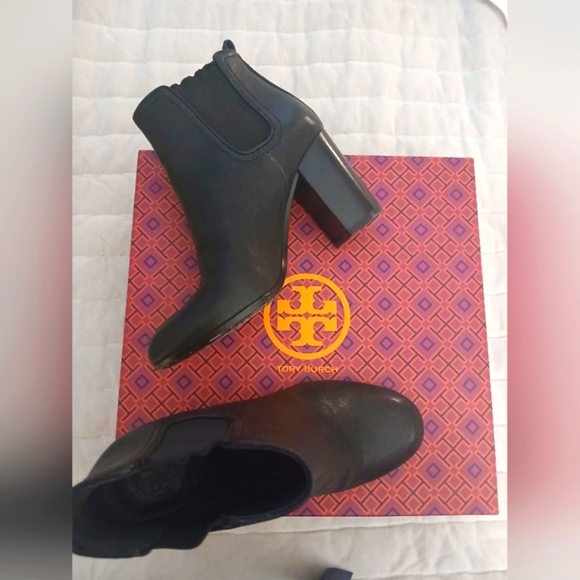 Tory Burch Margaux Black Festival Distressed Leather Heeled Ankle Booties 7.5 - Picture 8 of 13